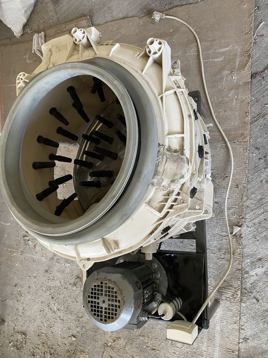 Машина за скубане на пилета,бройлери,кокошки. Скубачка