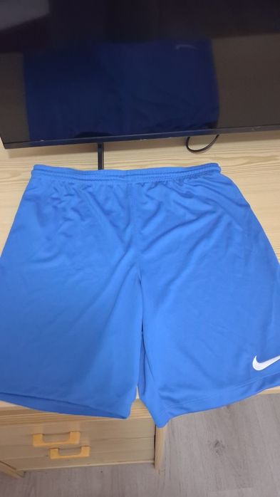 Pantaloni scurti maneca scurta set complet  in stare perfecta marimea l