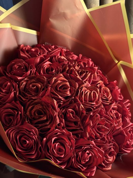 Букет от 27 вечни сатенени рози