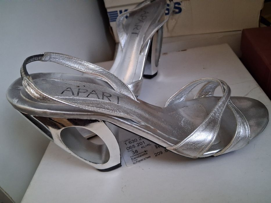 Модные босоножки