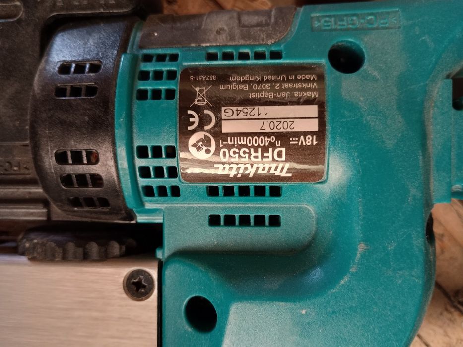Vând scule Makita sau schimb