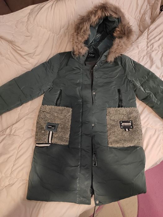 Продам зимний пуховик на девочку