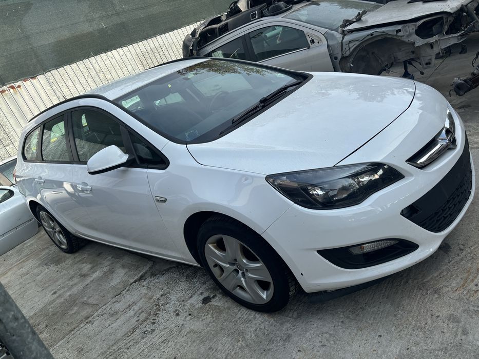 Dezmembrez Opel Astra j   Facelift Turbo benzina 1.4 16 v an 2015