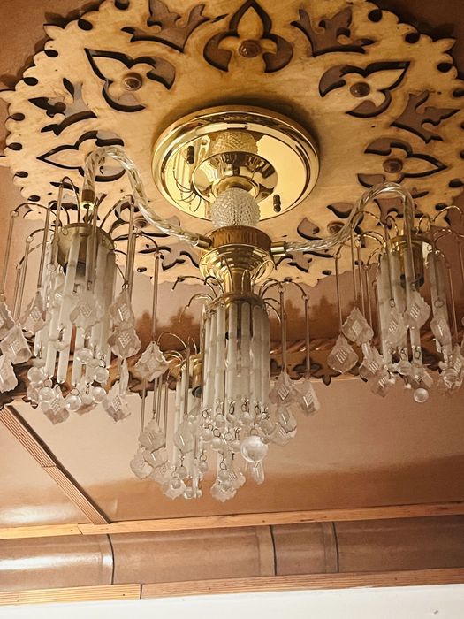 Люстри в хорошем состояние!