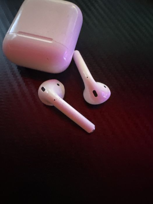 Продам первые эйрподс на запчасти
