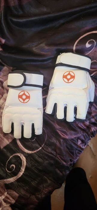 Продам перчатки для киокушинкай каратэ