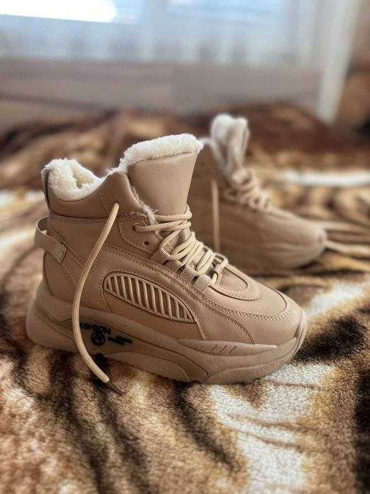 НОВИ Боти с пух,номер 36