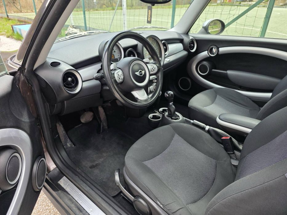 MINI Cooper clubman