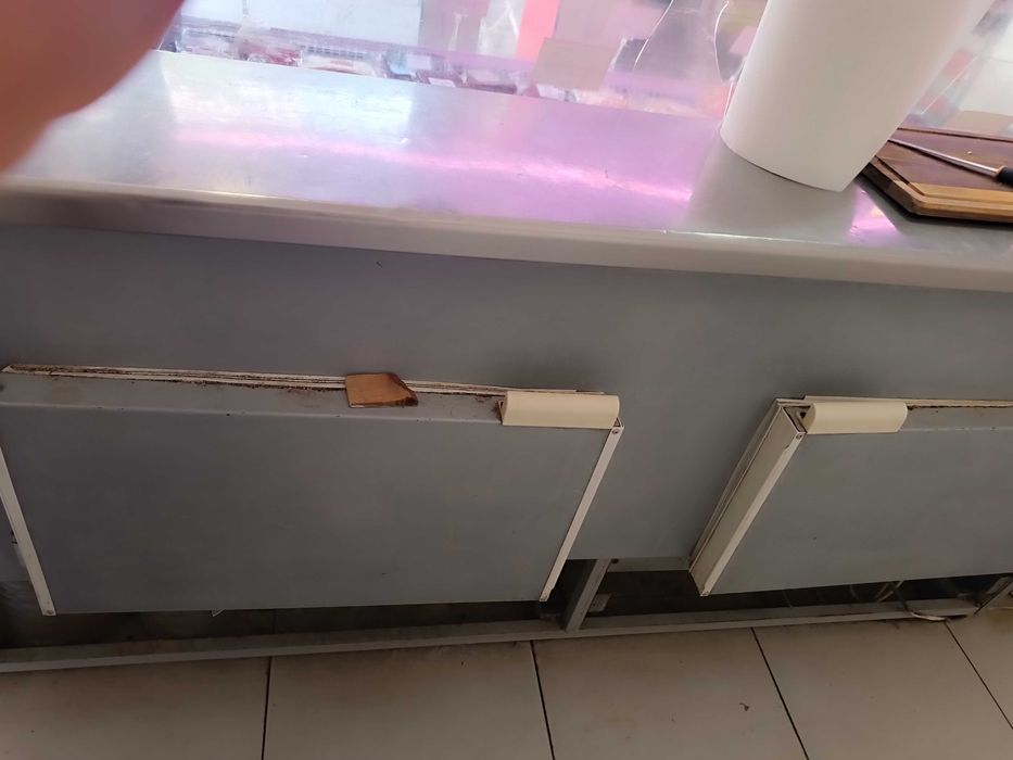 Хоризонтална витрина 2м. дължина на 1.15м. ширина .