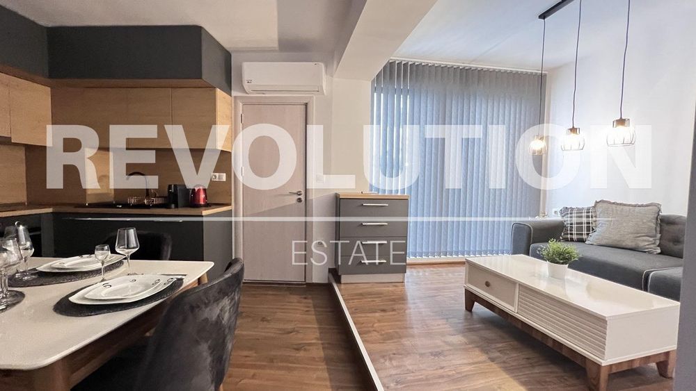 Дава се под наем Тристаен апартамент в Варна, Център - 70 кв.м за 797.64 € - Снимка #1