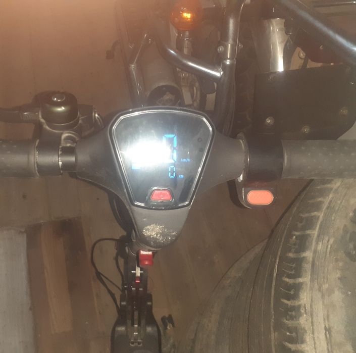 Электро самокат в хорошим состояний