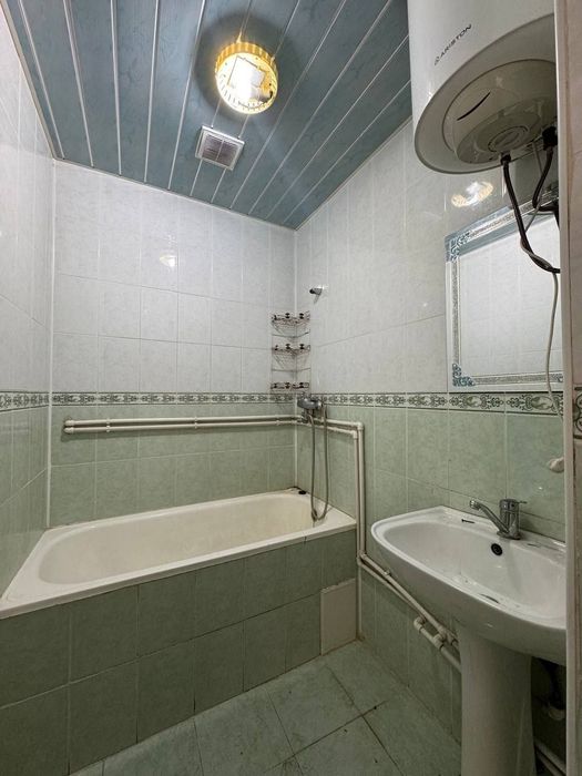 Теракзор томонда жойлашган 2 хонали квартира ижарага берилади