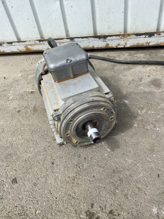Motor electric trifazat 2,2kw -2800 turatii