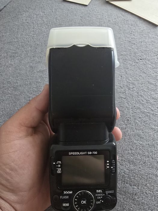 Vând Nikon și 700