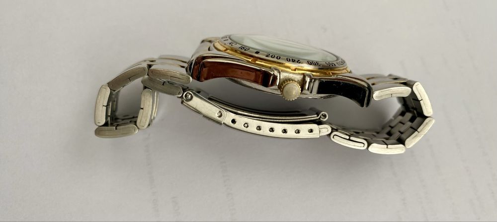 Часовник SHARP quartz