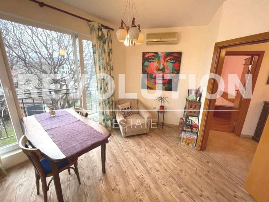 Дава се под наем Тристаен апартамент в Варна, м-т Евксиноград - 100 кв.м за 747.66 € - Снимка #2