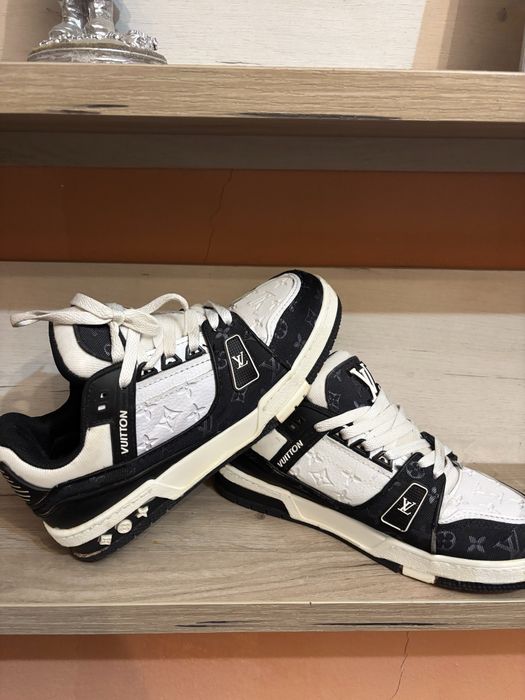 Vand adidasi Louis Vuitton