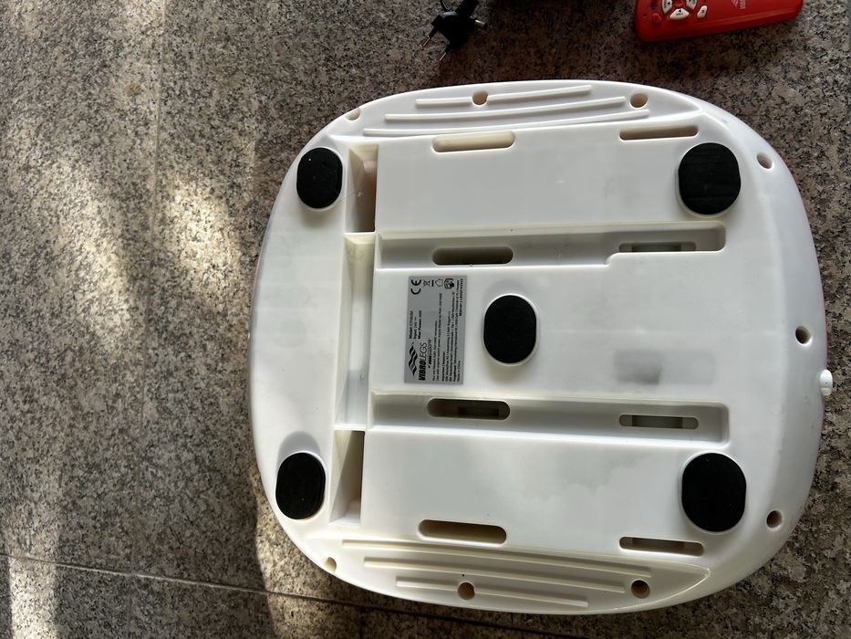 VibroLegs – Aparat de masaj și presopunctură pentru picioare, cu telecomandă inclusă