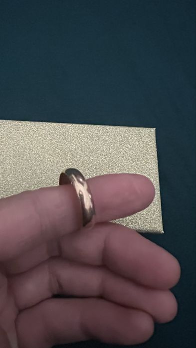 Продается обручальное кольцо