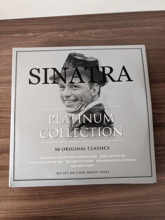 Граммофон с виниловыми пластинками