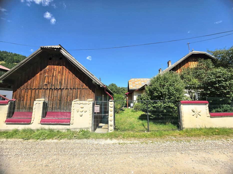 Casa Borca Centru- 5 camere-140mp- teren 1350 mp intravilan -Schimburi /Variante auto + diferența