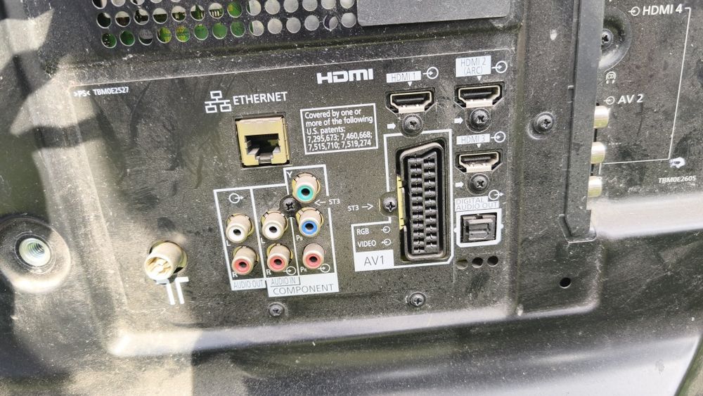 телевизор Panasonic
В нерабочем состоянии.
Находит