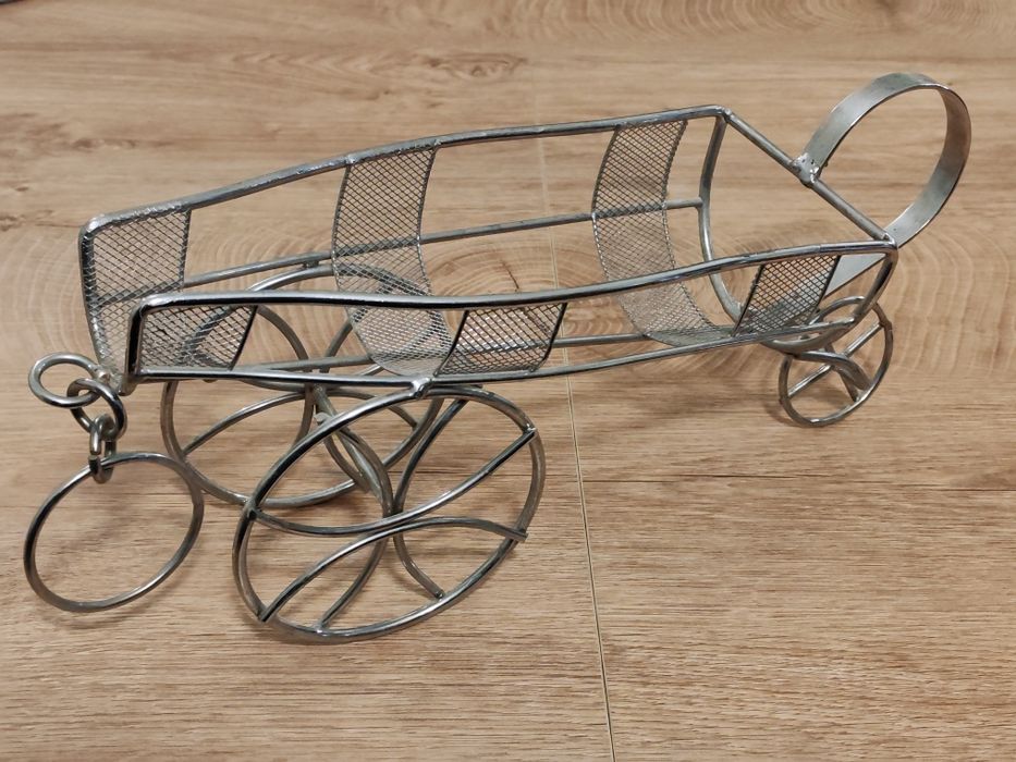 Декоративна поставка за вино метална