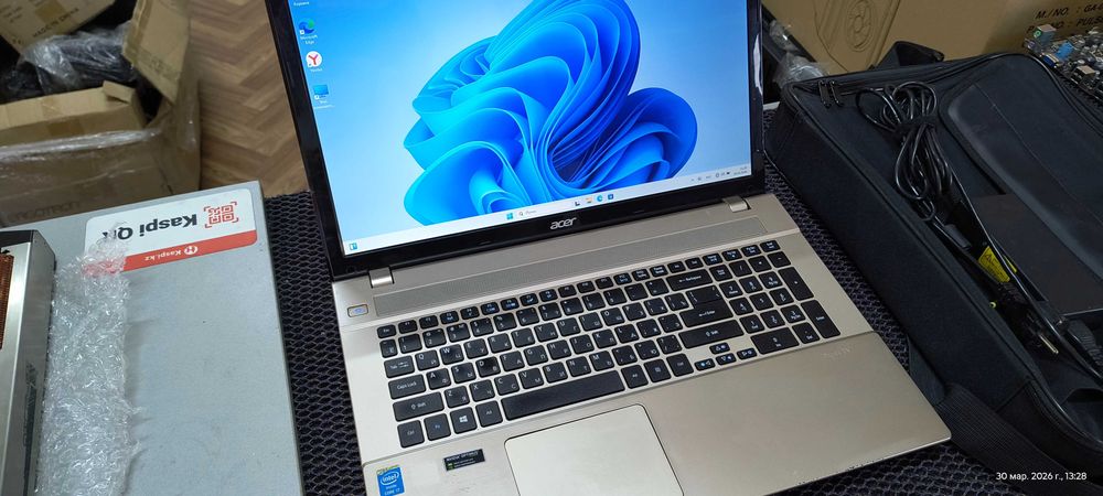 Acer V3-772G / 17,3/ i7-4702MQ / RAM 32 Gb / SSD-512