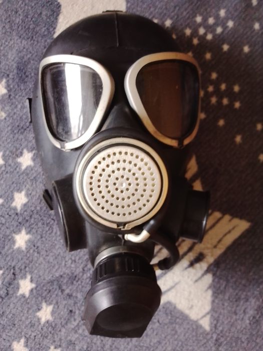 Продам  2 противогаза гп-7