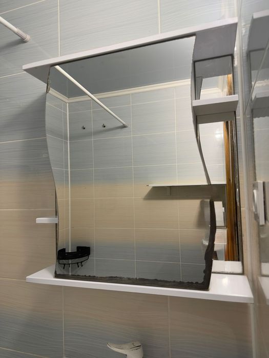 Тумба с зеркалом в ванну