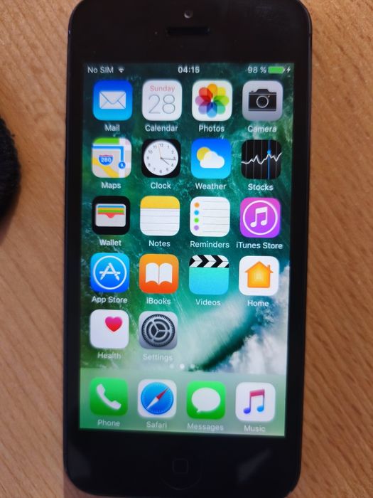 Vând iPhone 5 black