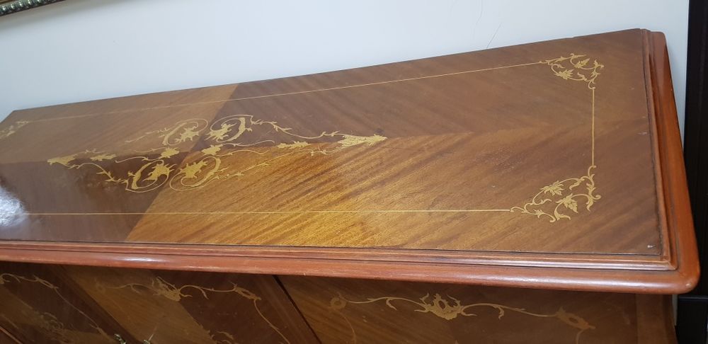 Продаю антикварную мебель срочно