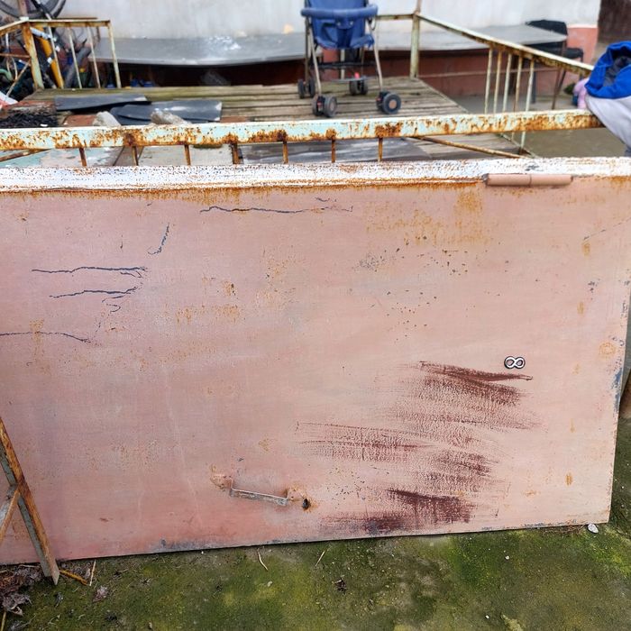 Temir eshik sotiladi