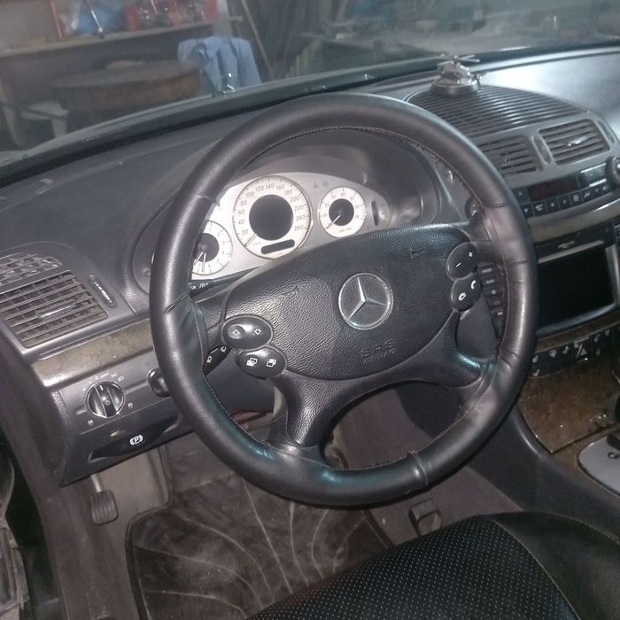 Мерседес бенц Е 240  кузов W211 , обьем  3.2 ,2003 года