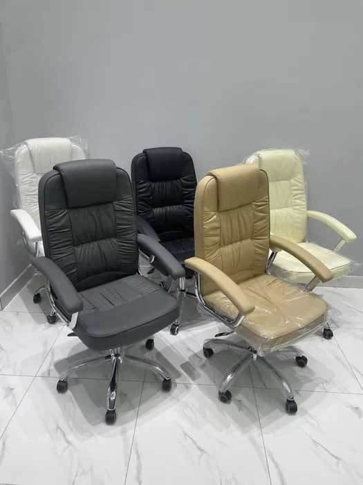 Офисное кресло Leo серый молочный черный