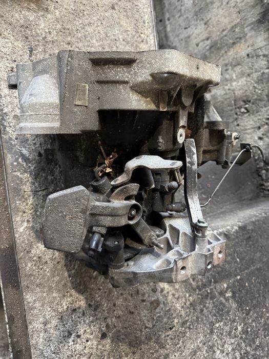 Cutie Viteza VW Caddy  5+1  viteze. 6+1 viteze