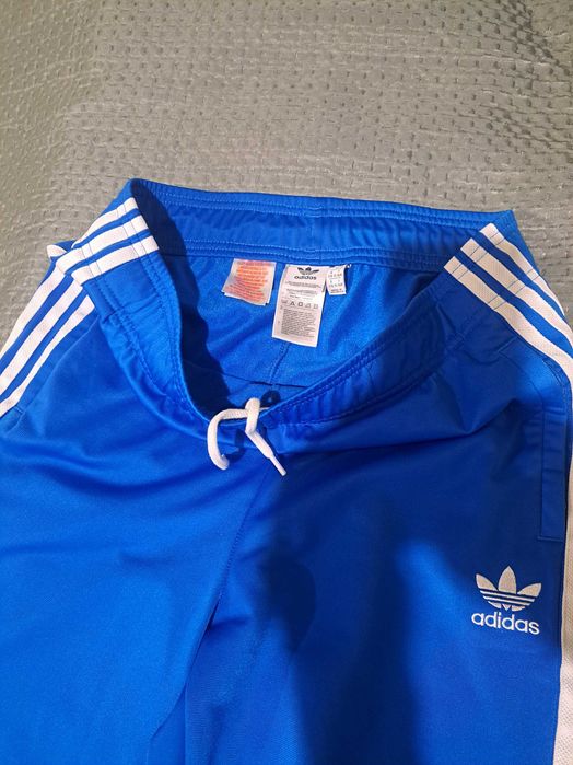 Спортно долнище на анцуг,адидас оригинално с дълж. 102 см.и 40 в ханша
