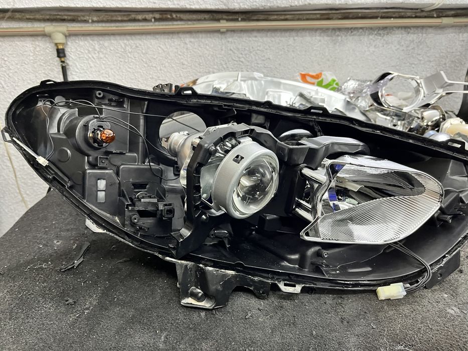 Услуги на автоелектрик. Монтаж на Android, монтаж на лещи за фарове