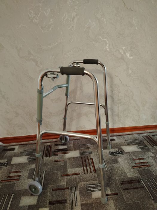 Продам ходунки недорого