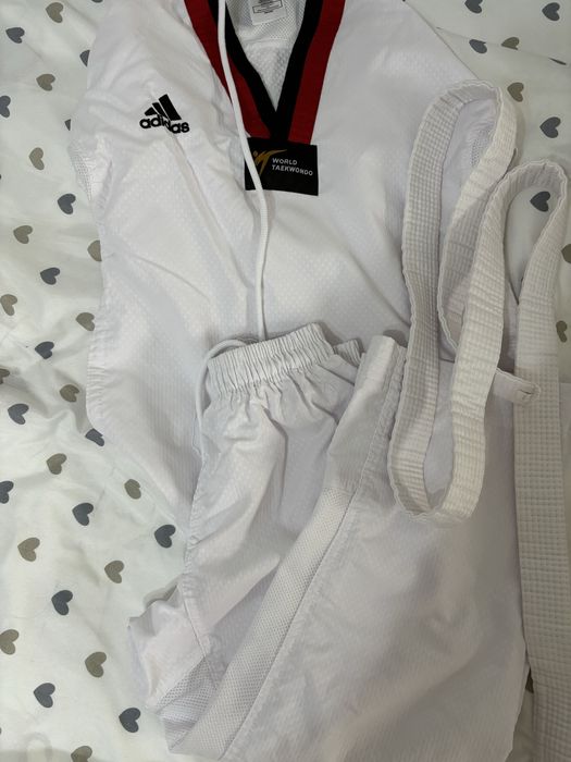 Кимоно форма таэквондо