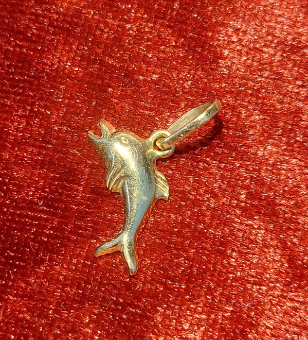 Золотой кулон дельфин