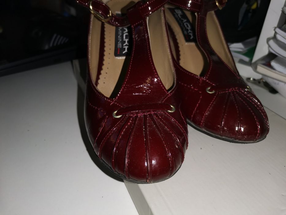 Pantofi din piele lacuită mar. 36