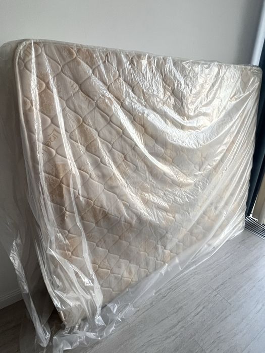 Продается матрас 160*200