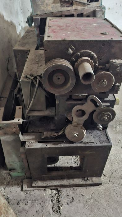 Токарный станок   в рабочем состоянии