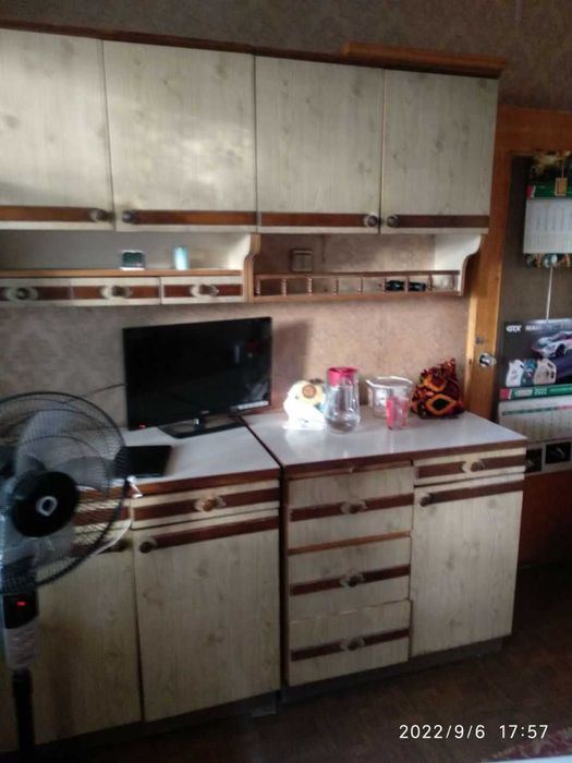 Трёхкомнатная квартира на Кара Су - 2, второй этаж,пятиэтажного дома.