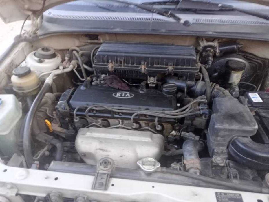 KIA BENZINA an 2004 in stare perfecta