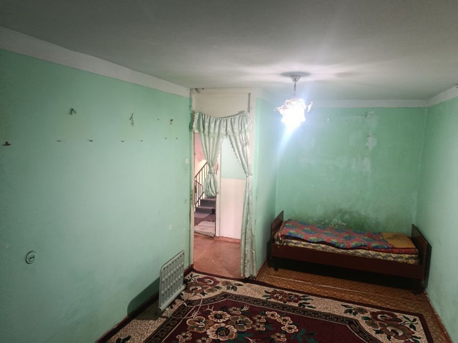 Чирчик шахар 
3-микрораён
#1-хона 2-этаж 
Квартира ижарага берилади