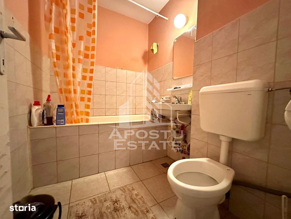 Apartament cu 2 camere de vanzare, lift, zona Centrala, Timisoara