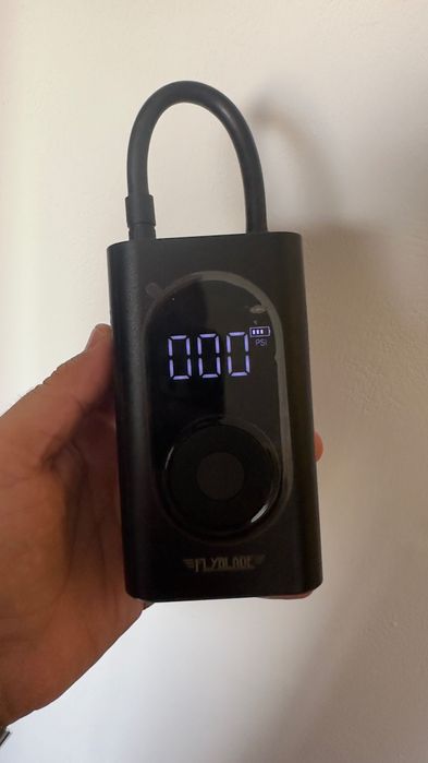 compresor FLYBLADE auto bicicleta etc pret 150 lei