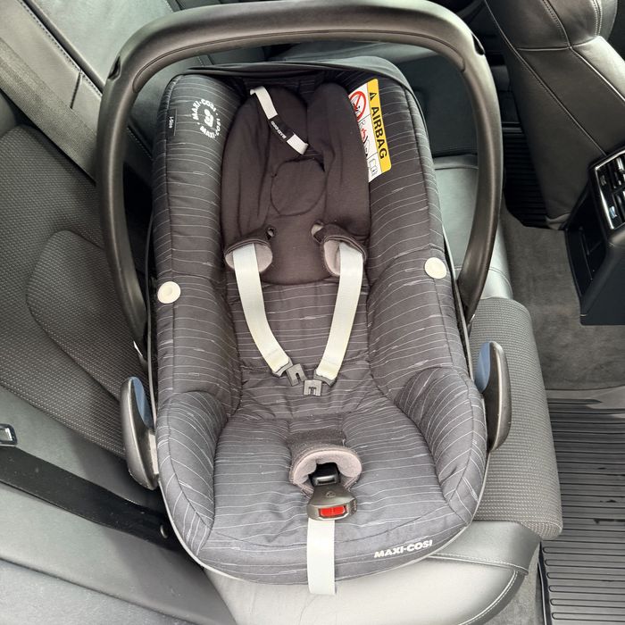 Vand scoica Cybex,Maxi Cosi,ambele cu baza isofix